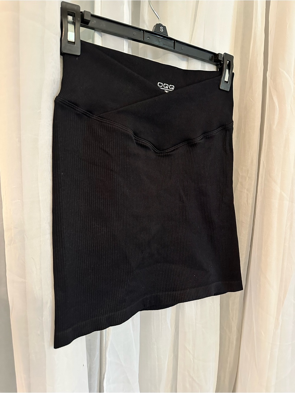 OQQ Black Ribbed V-Waist Mini Skirt